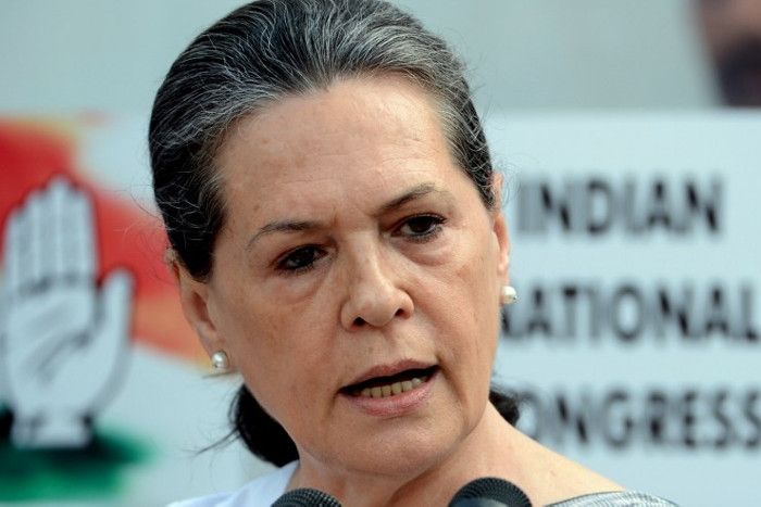 sonia gandhi कांग्रेस अध्यक्ष सोनिया गांधी को हुआ वायरल, अस्पताल में भर्ती