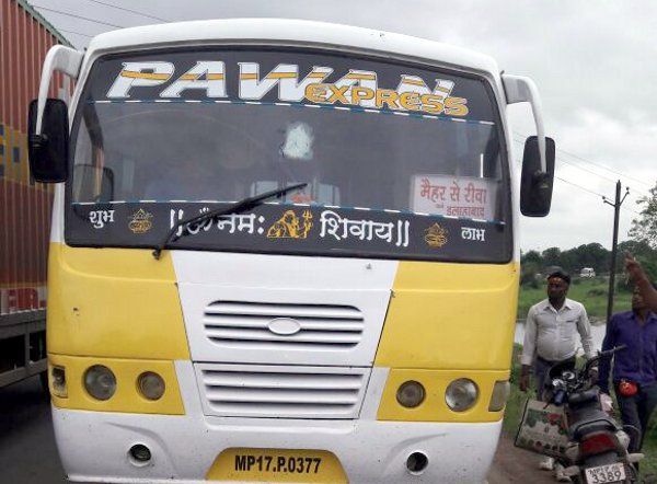 satna news पान थूकने बस की खिड़की से निकाली गर्दन और गवानी पड़ी जान