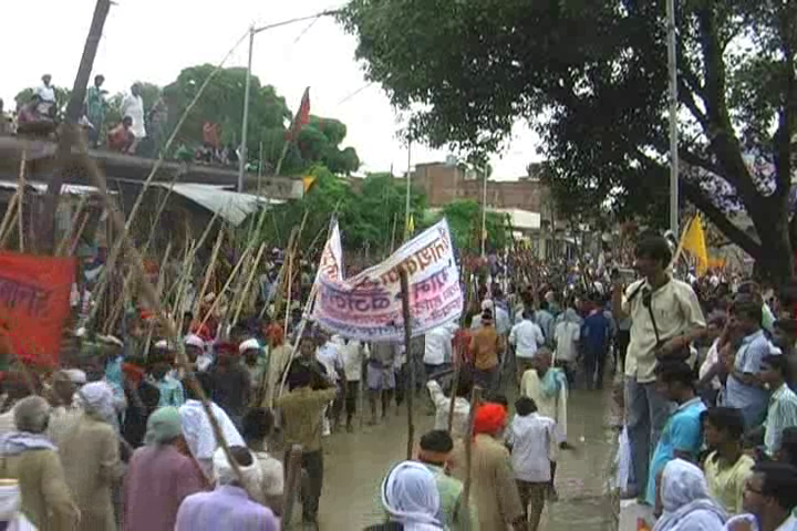 lathi pooja यूपी में एक ऐसा धाम जहां होती है लाठी पूजा देखें वीडियो
