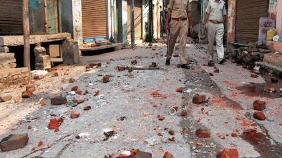 communal violence BIG BREAKING: जौनपुर में भड़की सांप्रदायिक हिंसा, जमकर पथराव और तोड़फोड़