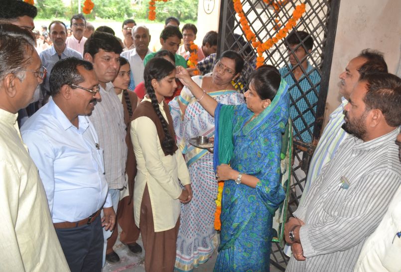 Dewas photo हैंडओवर होने के एक साल बाद मॉडल स्कूल भवन का शुभारंभ