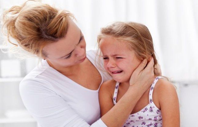 crying kid फीस भरने में देरी हुई तो बच्चे ही क्यूं झेले शर्मिंदगी?
