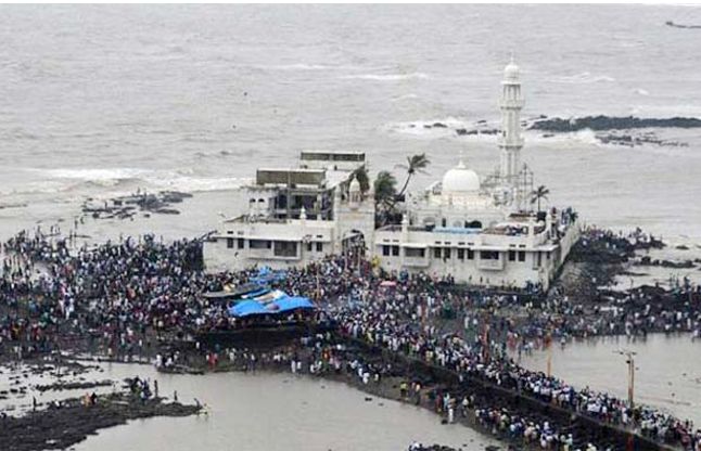 Haji Ali Dargah महिलाओं ने पहली बार किया हाजी अली दरगाह पर प्रवेश