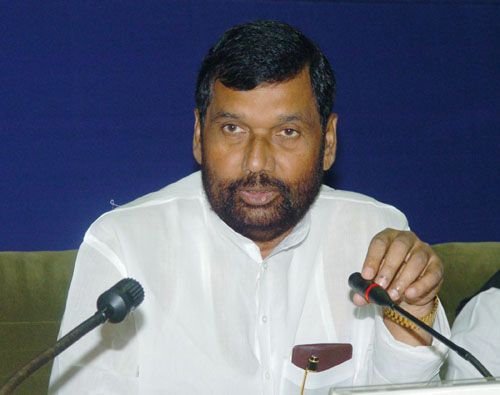 Ramvilas paswan बीमार रामविलास पासवान दिल्ली रेफर, सांस लेने में हो रही तकलीफ