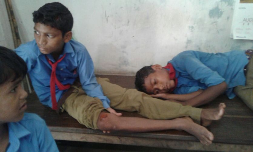 school in masturi जान हथेली पर रखकर जर्जर भवन में पढ़ रहे थे बच्चे, अचानक हो गई अनहोनी