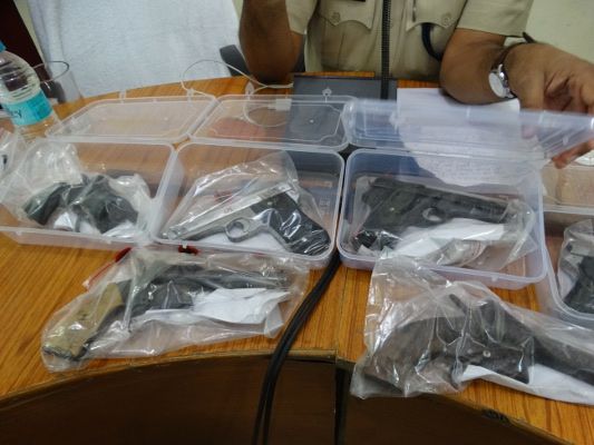 Were recovered from the accused weapons बच्चों के स्कूल बैग से बरामद हुई हथियारों की खेप