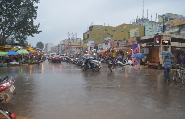 Dirty Water streets फेसबुक पर गंदगी का फोटो दिखा तो कराओ एक घंटे में सफाई