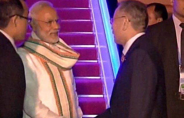 PM modi in china जी-20 शिखर सम्मेलन में भाग लेने चीन के हांगझू पहुंचे पीएम नरेन्द्र मोदी, देखें वीडियो