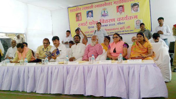 Smartphone distribution SATNA के 300 छात्र हुए SMART, प्रभारी मंत्री ने किया स्मार्ट फोन का वितरण