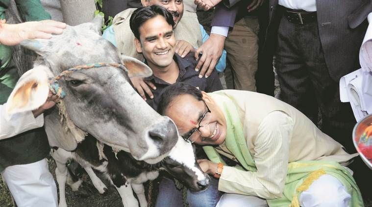 shivraj- शिवराज बोले सहकारी दुकानों पर बेचें पतंजलि प्रोडक्ट्स, बदलिए किस्मत