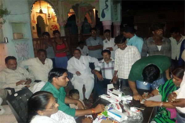 food poisoning, children ill from eating khichdi Food Poisoning : आगर में खिचड़ी खाने से सैकड़ों बच्चे बीमार, मचा हड़कंप