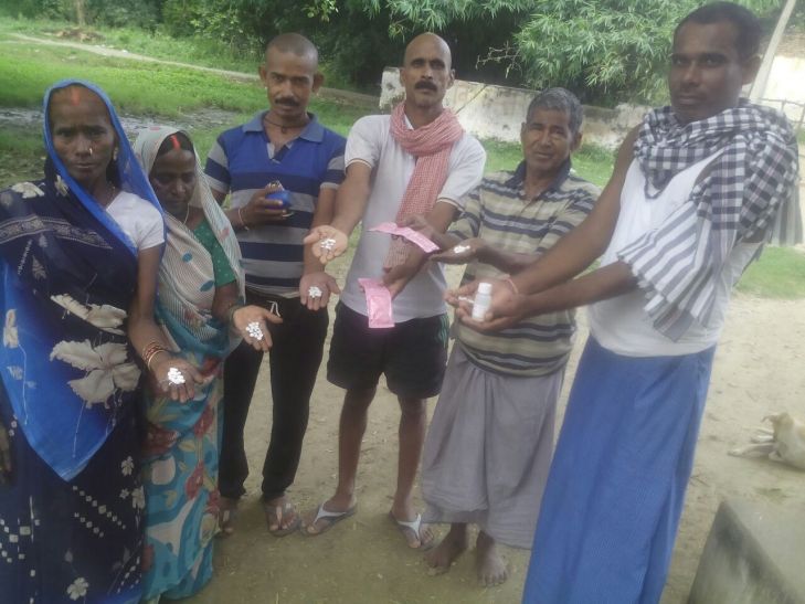 Medicinea स्वास्थ्य विभाग ने ग्रामीणों में बांटी एक्सपायर दवाएं, मचा कोहराम