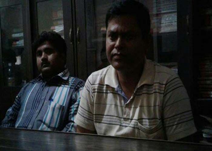 kanpur विजलेंस ने रंगे हाथ एबीएसए को घूस लेते किया अरेस्ट, पुलिस को सौंपा
