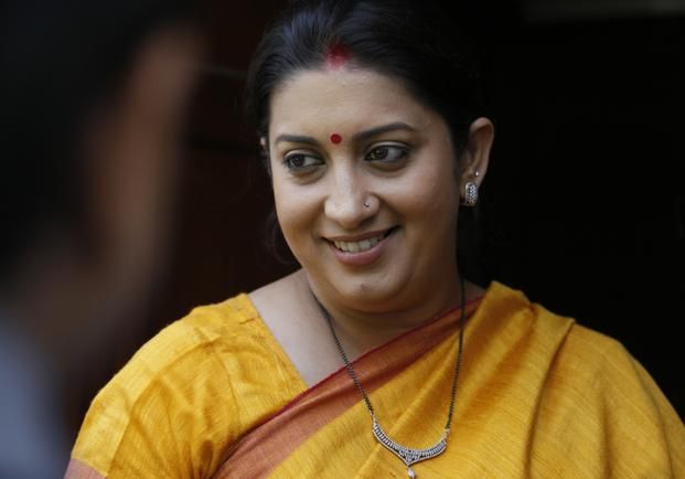 smriti irani स्मृति ईरानी को राहत, फर्जी डिग्री का मामला खारिज