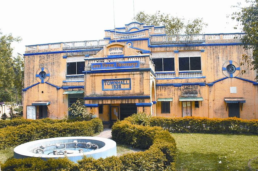 nagar nigam bilaspur सीवरेज के गड्ढों में भरी जाएगी रेत