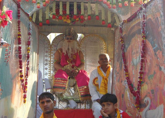Shobhayatra भगवान विश्वकर्मा-कोकिल कवि की निकाली गयी भव्य शोभायात्रा