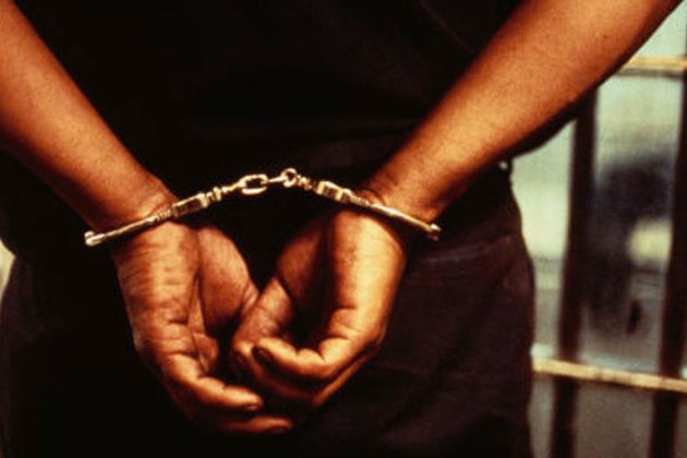 police action जौनपुर में पुलिस की दबिश ,चार संदिग्धो को उठाया