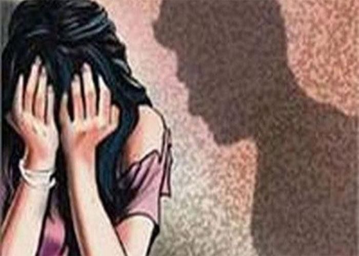 molested छेड़खानी का विरोध करने पर मनचले ने युवती को मारा चाकू