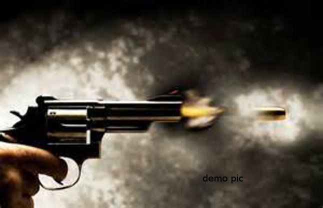 insas raifall अवकाश से लौटा, दरवाजा किया बंद और आरक्षक ने कनपटी पर दाग ली गोली