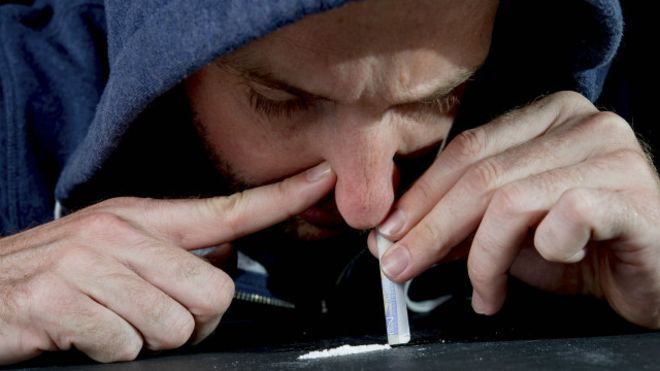 drugs मोबाइल गिरवी रखकर मिलती है यहां मिल रही थी नशीली दवा, पुलिस ने 3 को दबोचा