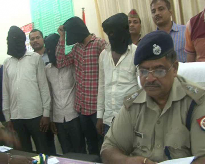 four criminals arrested दहशत फैलाने वाले चार अपराधियों को पुलिस ने दबोचा