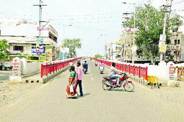 accident on bridge for Overtake 39 करोड़ का ब्रिज, ओवरटेक करे तो दुर्घटना तय