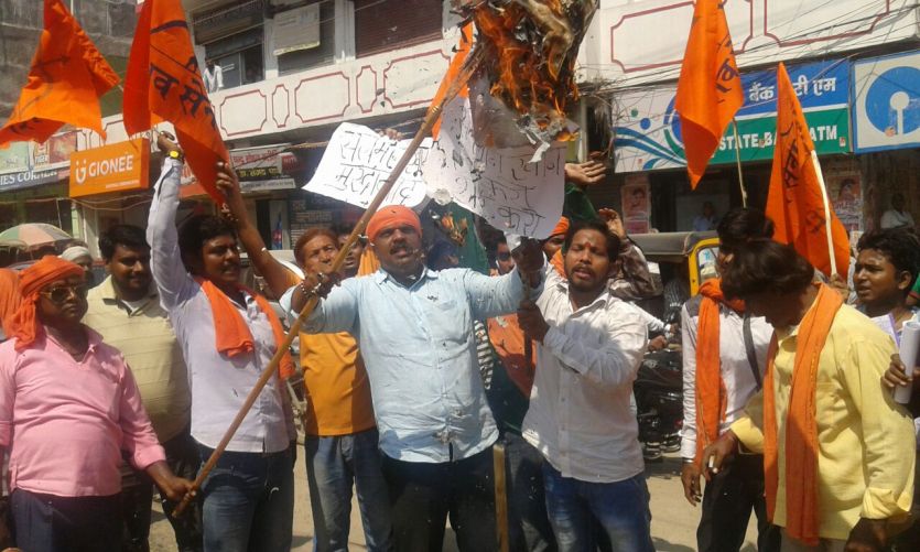 shivsena fired salman khan सलमान खान का शिवसैनिकों ने फूंका पुतला, जाओ पाकिस्तान के लगे नारे