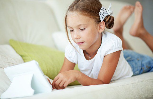 kids क्या आपका बच्चा भी कोने में अकेले बैठकर ये हरकत करता है?