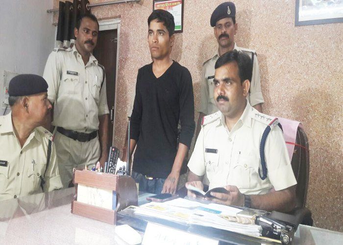 fake IAS Officer इनसे मिलिए ये हैं आईएएस अफसर, लेकिन अब हैं पुलिस की गिरफ्त में