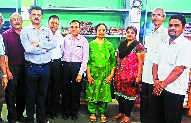 surat शहीद जवानों के लिए जुटाए दो लाख रुपए