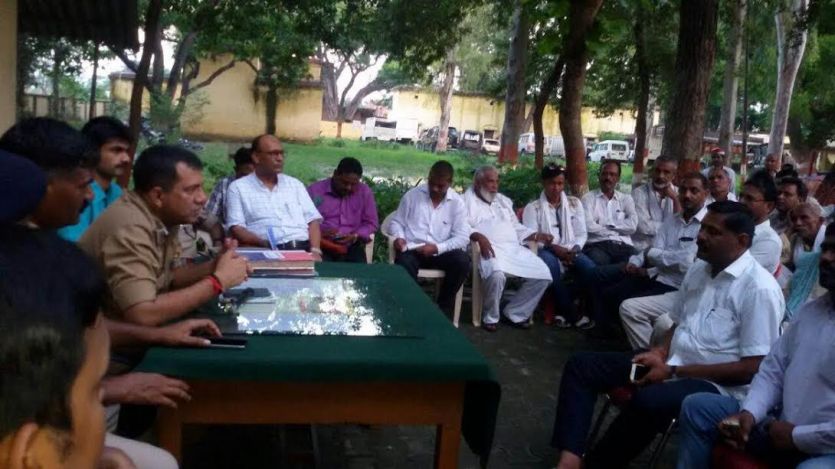 IG zone SK Bhagat reached azamgarh सीमा तनाव को देखते हुए पुलिस एलर्ट, जायजा लेने आजमगढ़ पहुंचे आईजी जोन