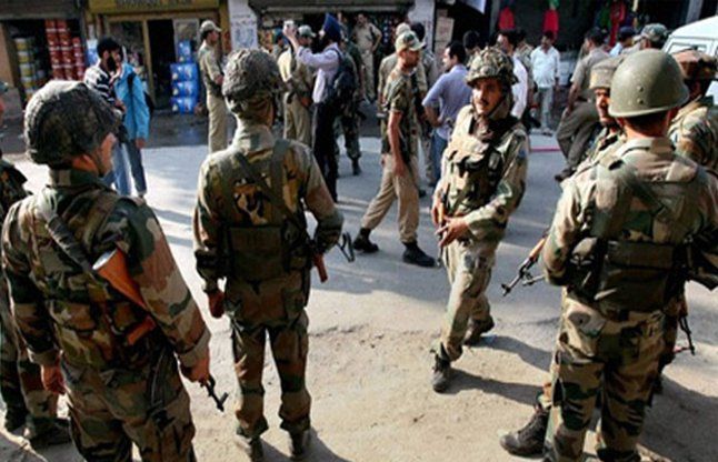 Kashmir militants J&K: आतंकी ठिकाने से चीनी और पाकिस्तानी झंडे बरामद, 44 से ज्यादा गिरफ्तार