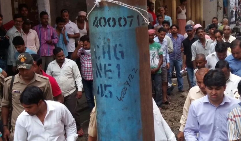 Ishwargangi sewer problem Patrika Impact-ईश्वरगंगी की सुधि लेने पहुंचे डीएम विजय किरन