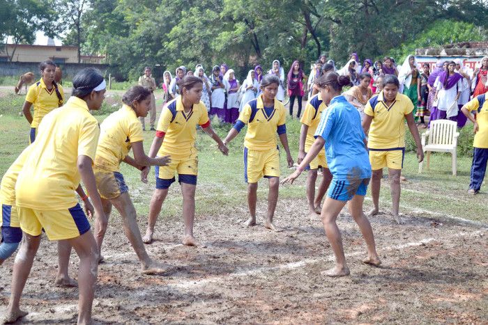 kabaddi competition बिलाईगढ़ की महिलाओं ने मैदान में दिखाया कबड्डी का दांव पेंच, रोमांचित हो उठे दर्शक