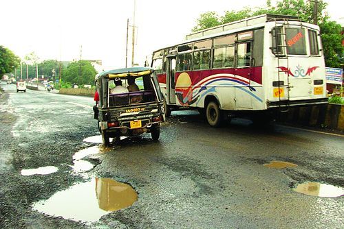 shajapur highway जान का खतरा... यहां भी लगती है समय को लेकर अंधी रेस