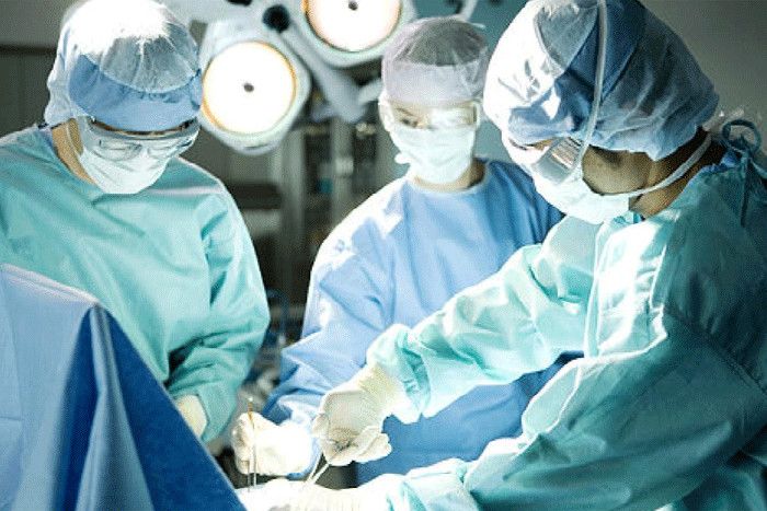 Tumor पेट दर्द से परेशान थी महिला, किया इलाज तो पेट से निकला 4 किलो का ट्यूमर