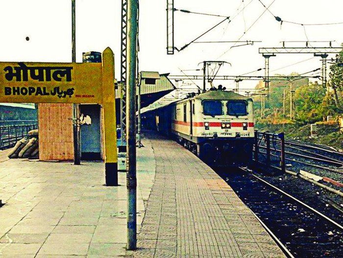director will handle a-1 cetagery railway station, अटेंडर स्टेशन पर ही रह गए, चली गई शताब्दी