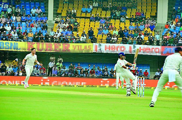 india vs newzealand 3rd test match highlights at h आईपीएल मैच से पहले ग्लैमर का तड़का, होलकर स्टेडियम में विशेष तैयारियां