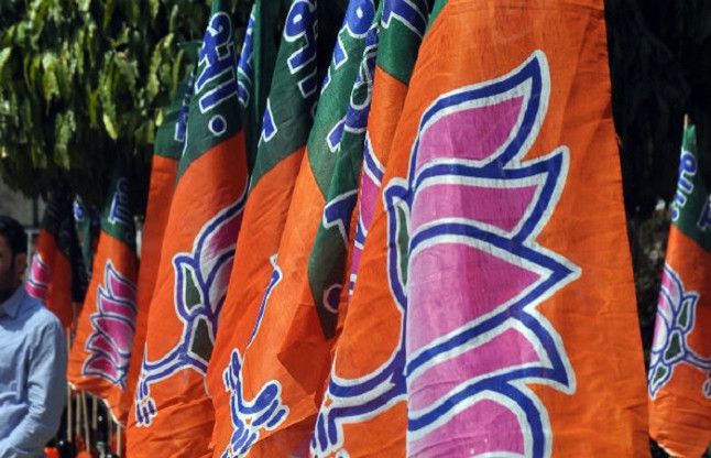 BJP sign भाजपा टिकट के दावेदारों को बड़ी नसीहत, लखनऊ दिखे तो कटेगा टिकट