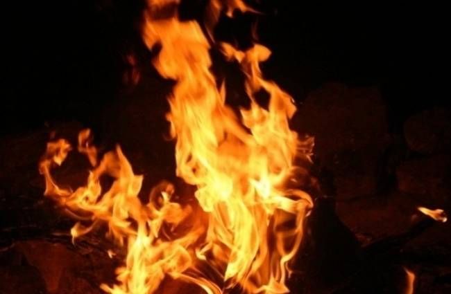 burnt alive चोरी नहीं की तो पत्नी और दो बच्चों को जिंदा जलाया