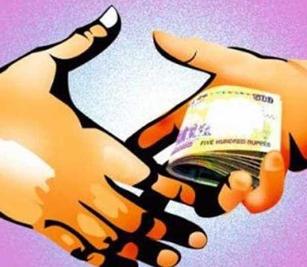 bribe नौतन की सीडीपीओ 10 हजार की घूस लेते गिरफ्तार