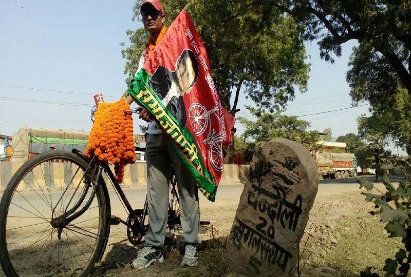 Raj Narayan Sharma 2 यूपी में अखिलेश यादव का सबसे बड़ा फैन है चंदौली का राजनारायन