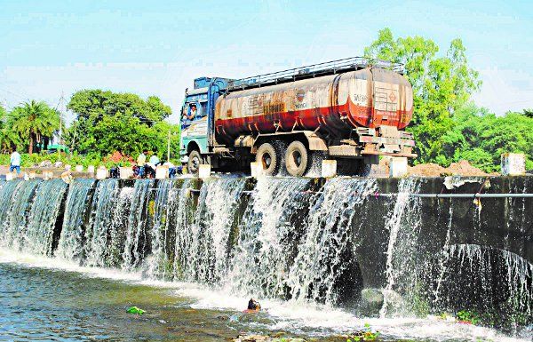 sehore स्टॉप डैम ओवर फ्लो, बह अनमोल पानी