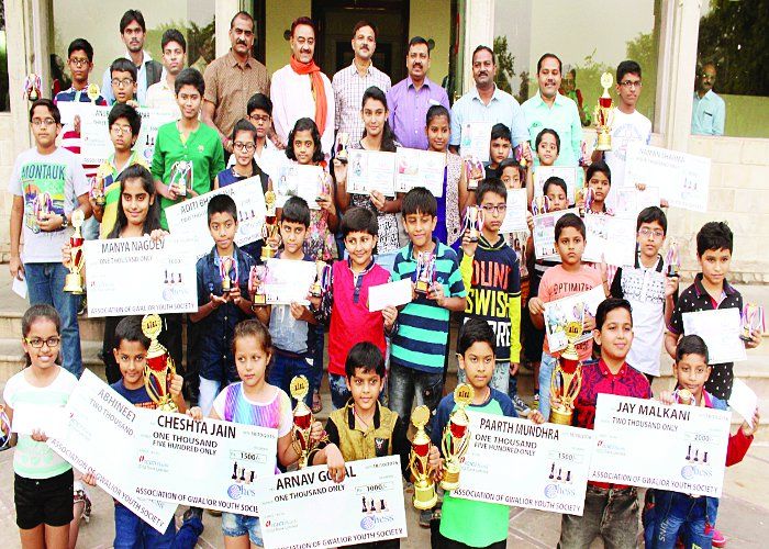 Prizes are children encouraged पुरस्कार
से बच्चे होते हैं प्रोत्साहित