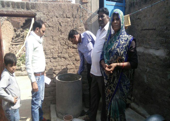 inspection पूर्व मंडल अध्यक्ष के घर मिला डेंगू का लार्वा