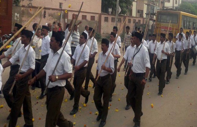 ahmedabad नए गणवेश में आर.एस.एस. का पथ संचलन