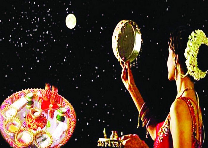 karwa chauth 8.30 के बाद दर्शन देंगे चंद्रदेवता