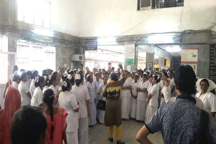 Ambedkar Hospital nurses strike अंबेडकर अस्पताल में नर्सों ने किया हड़ताल, मरीजों को हो रही परेशानी