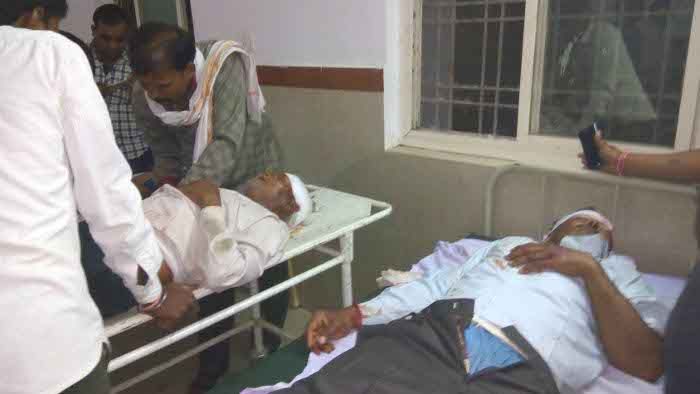 Accident: एक्सीडेंट: खाई में उतरी बस, हादसे में बाल-बाल बचे यात्री