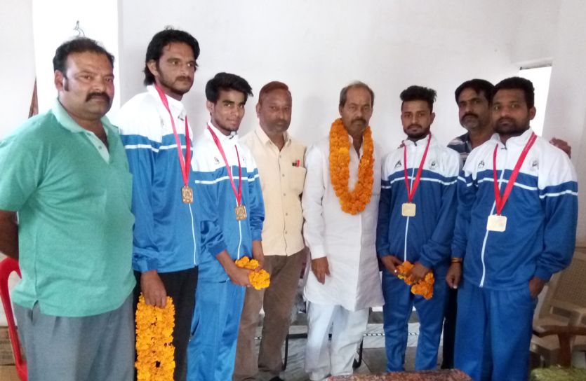 guna स्टूडेंट ओलंपिक में पांच ने जीता स्वर्ण 22